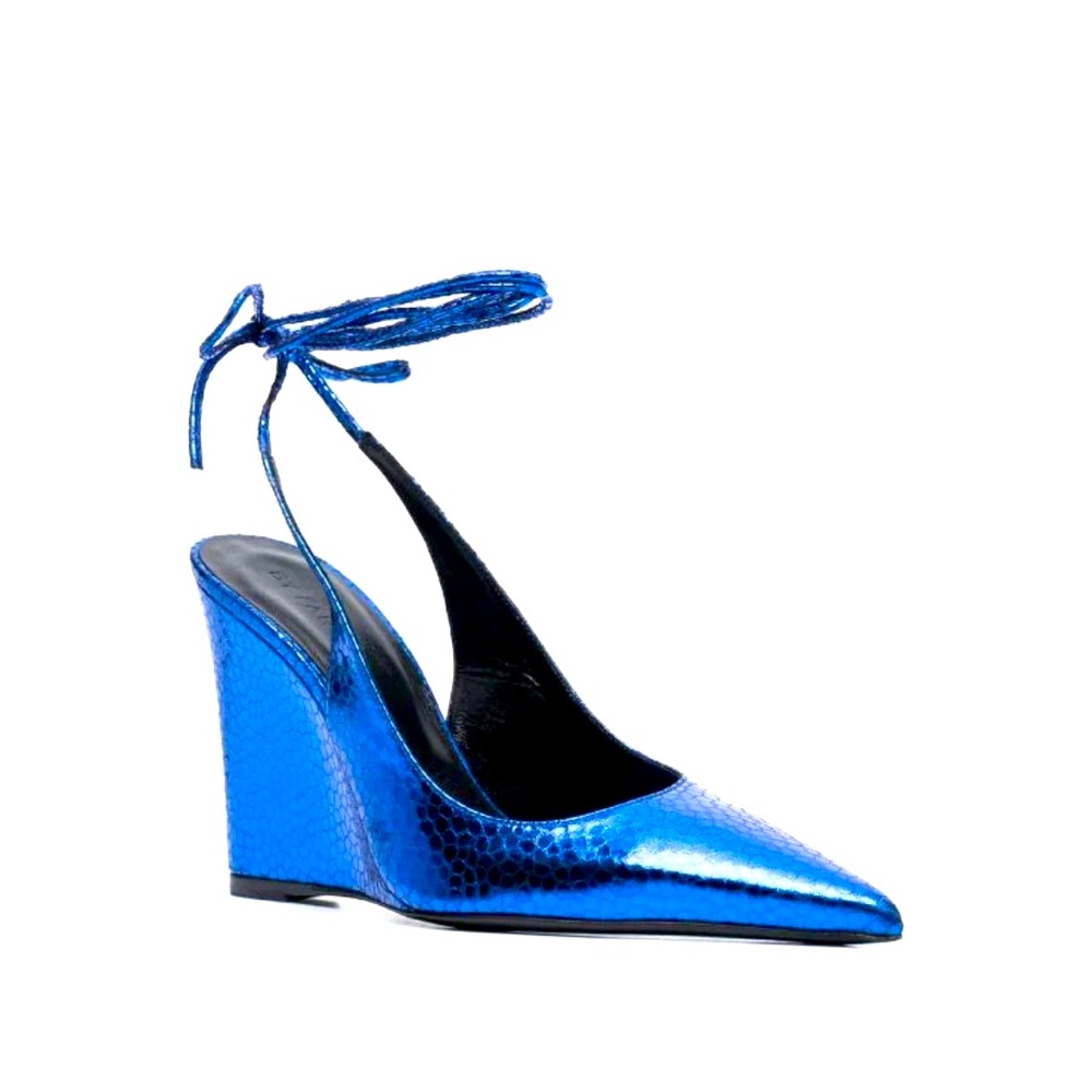 BY FAR
Vaughn metallic pointed-toe wedges